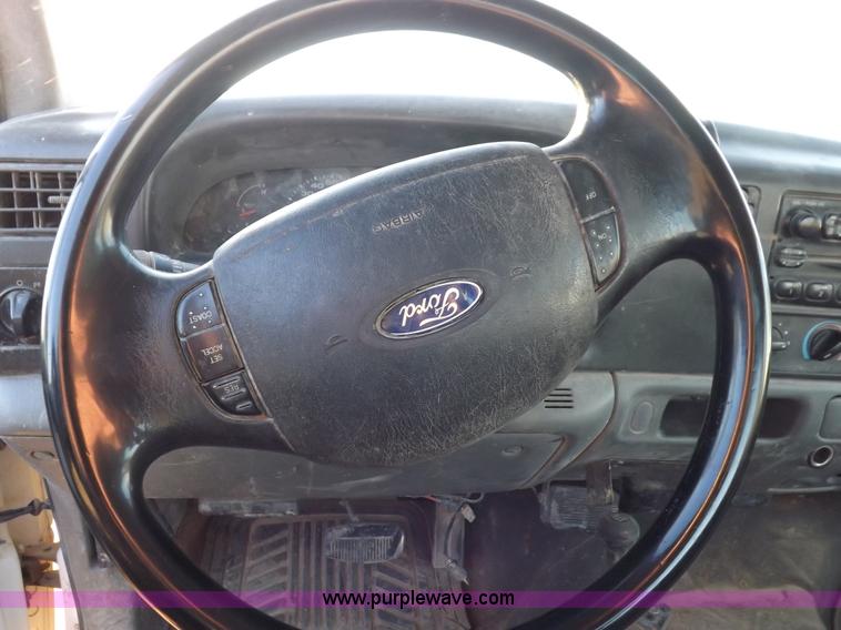 image for item K3083 2004 Ford F250 Super Duty XLT SuperCab pickup truck