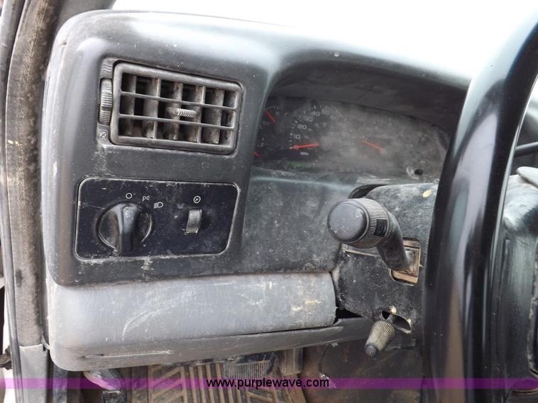 image for item K3083 2004 Ford F250 Super Duty XLT SuperCab pickup truck