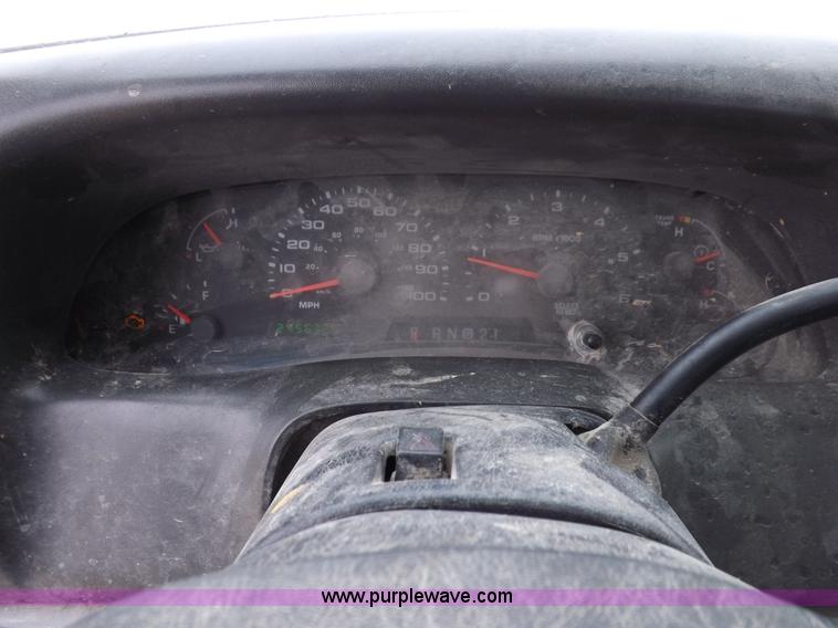 image for item K3083 2004 Ford F250 Super Duty XLT SuperCab pickup truck