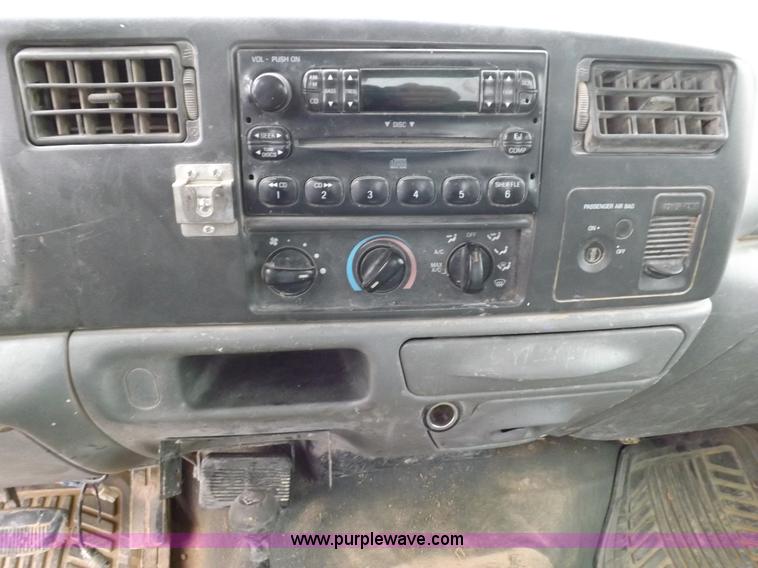 image for item K3083 2004 Ford F250 Super Duty XLT SuperCab pickup truck