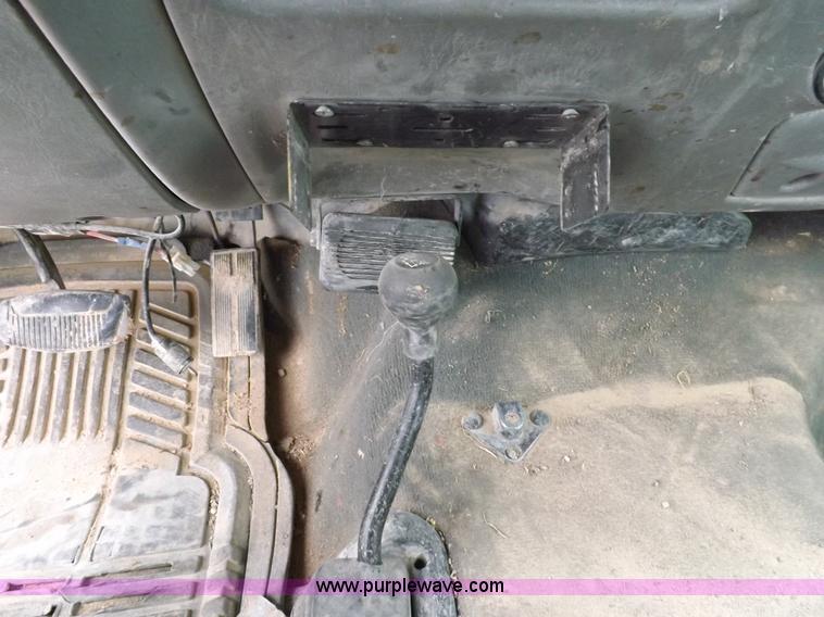 image for item K3083 2004 Ford F250 Super Duty XLT SuperCab pickup truck