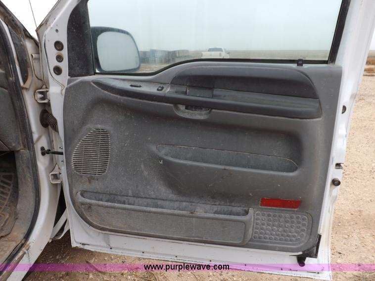 image for item K3083 2004 Ford F250 Super Duty XLT SuperCab pickup truck