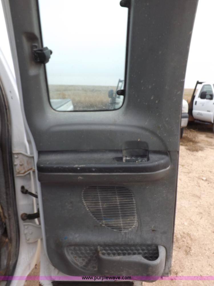 image for item K3083 2004 Ford F250 Super Duty XLT SuperCab pickup truck