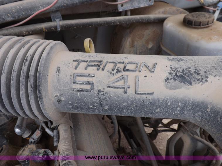 image for item K3083 2004 Ford F250 Super Duty XLT SuperCab pickup truck