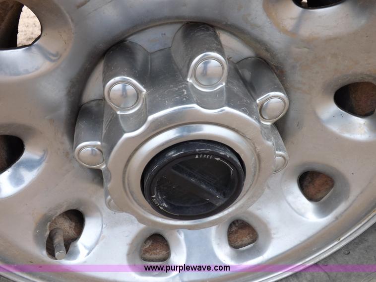 image for item K3083 2004 Ford F250 Super Duty XLT SuperCab pickup truck