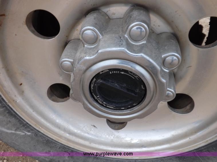 image for item K3083 2004 Ford F250 Super Duty XLT SuperCab pickup truck