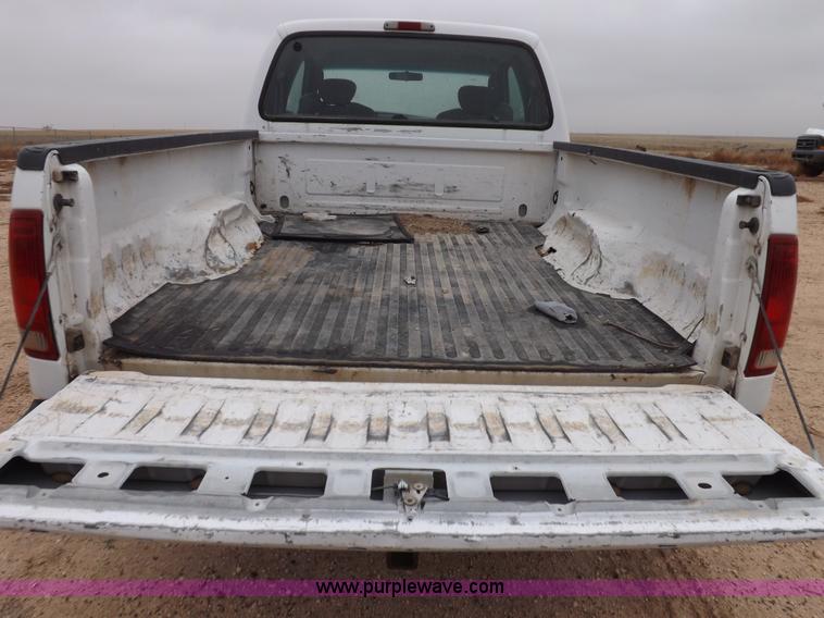 image for item K3083 2004 Ford F250 Super Duty XLT SuperCab pickup truck