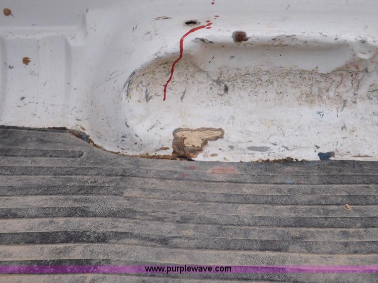 image for item K3083 2004 Ford F250 Super Duty XLT SuperCab pickup truck