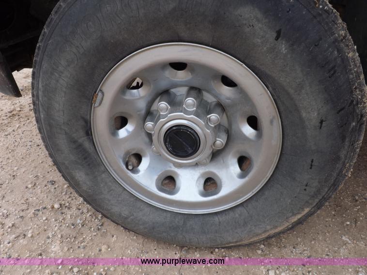 image for item K3083 2004 Ford F250 Super Duty XLT SuperCab pickup truck