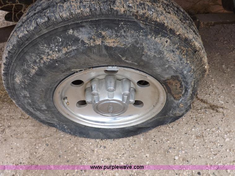 image for item K3083 2004 Ford F250 Super Duty XLT SuperCab pickup truck