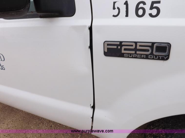 image for item K3083 2004 Ford F250 Super Duty XLT SuperCab pickup truck