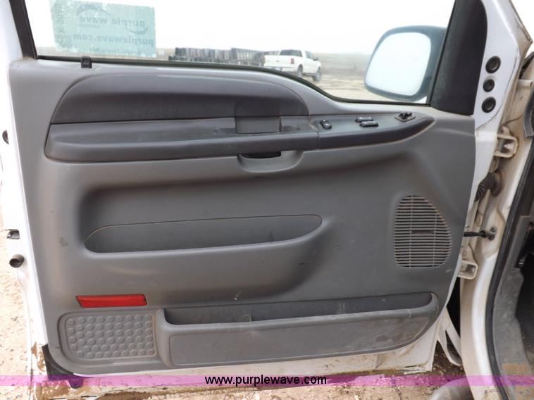 image for item K3085 2004 Ford F250 Super Duty XLT pickup truck