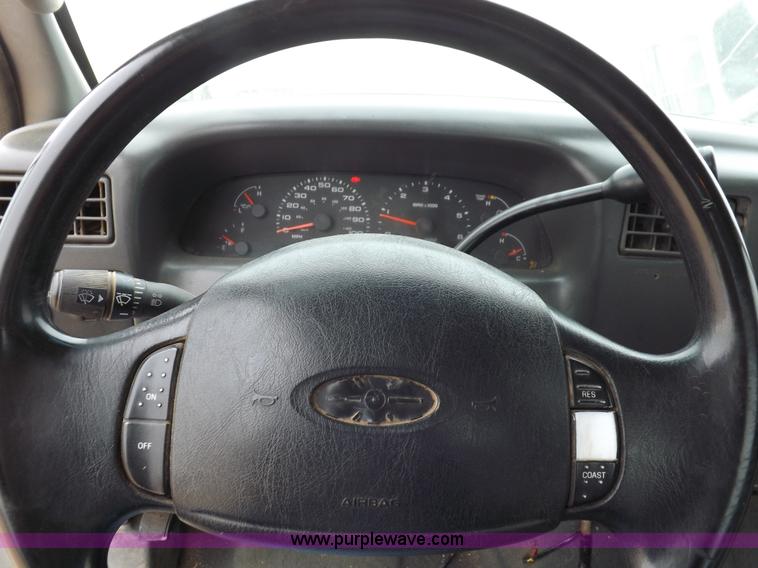 image for item K3085 2004 Ford F250 Super Duty XLT pickup truck