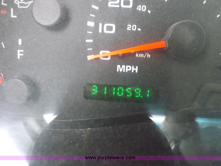 image for item K3085 2004 Ford F250 Super Duty XLT pickup truck