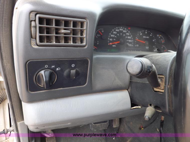 image for item K3085 2004 Ford F250 Super Duty XLT pickup truck