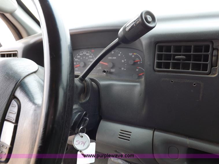 image for item K3085 2004 Ford F250 Super Duty XLT pickup truck