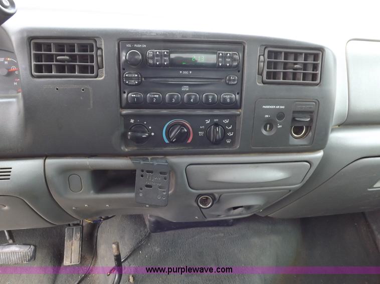 image for item K3085 2004 Ford F250 Super Duty XLT pickup truck