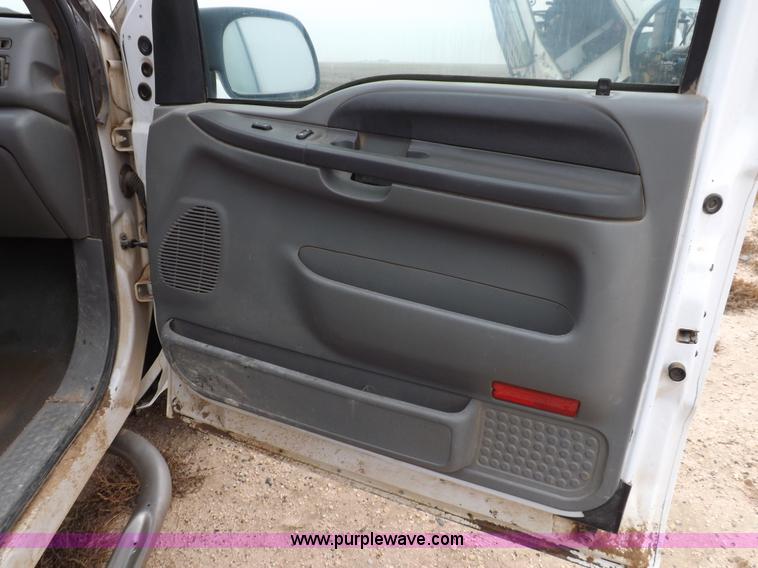 image for item K3085 2004 Ford F250 Super Duty XLT pickup truck