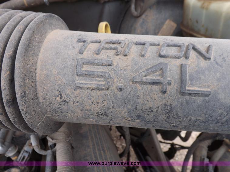 image for item K3085 2004 Ford F250 Super Duty XLT pickup truck