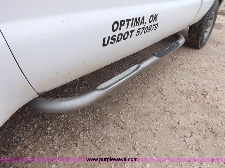 image for item K3085 2004 Ford F250 Super Duty XLT pickup truck