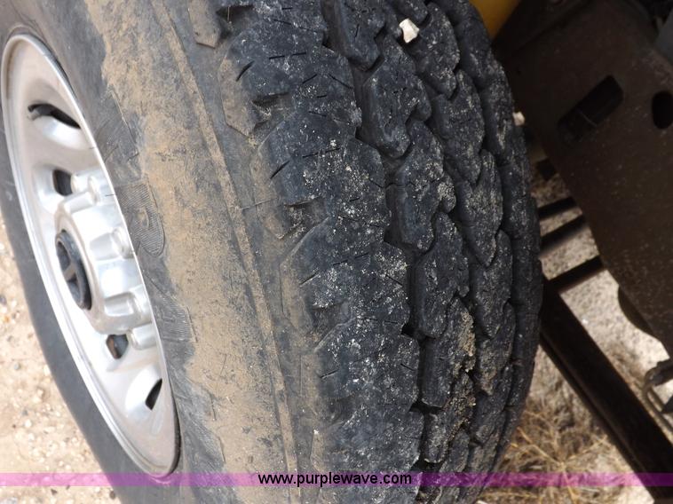 image for item K3085 2004 Ford F250 Super Duty XLT pickup truck