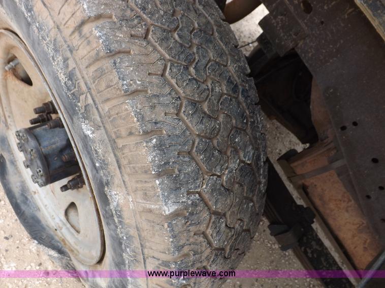 image for item K3085 2004 Ford F250 Super Duty XLT pickup truck