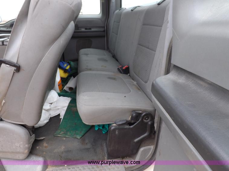 image for item K3085 2004 Ford F250 Super Duty XLT pickup truck