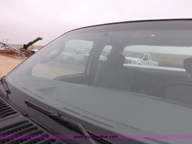 image for item K3085 2004 Ford F250 Super Duty XLT pickup truck