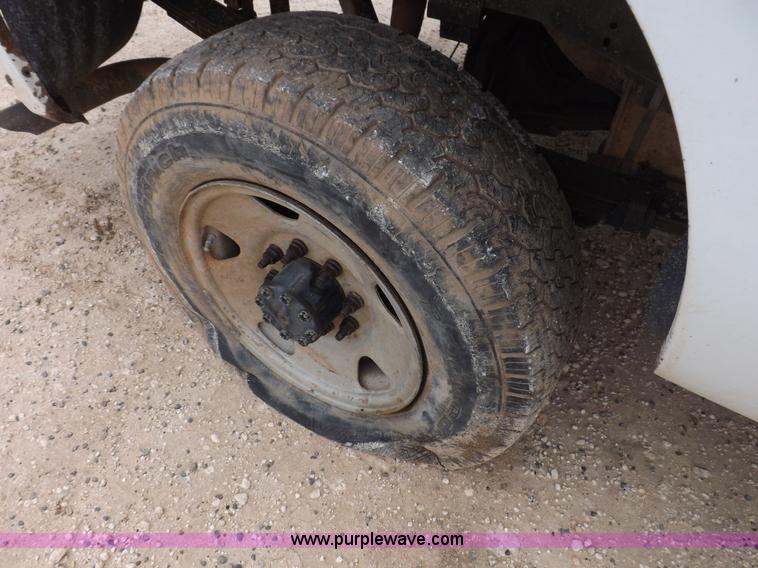 image for item K3085 2004 Ford F250 Super Duty XLT pickup truck