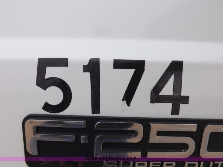 image for item K3085 2004 Ford F250 Super Duty XLT pickup truck