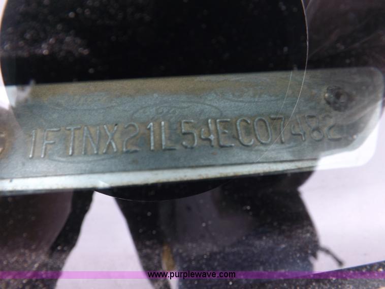 image for item K3085 2004 Ford F250 Super Duty XLT pickup truck