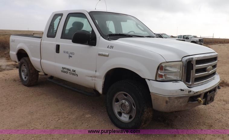 image for item K3086 2005 Ford F250 Super Duty XLT SuperCab pickup truck
