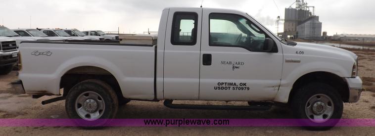 image for item K3086 2005 Ford F250 Super Duty XLT SuperCab pickup truck