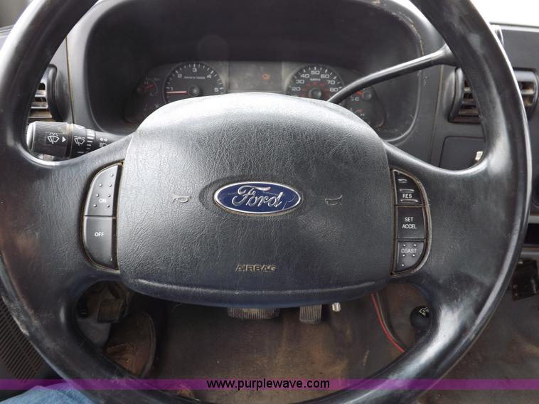 image for item K3086 2005 Ford F250 Super Duty XLT SuperCab pickup truck