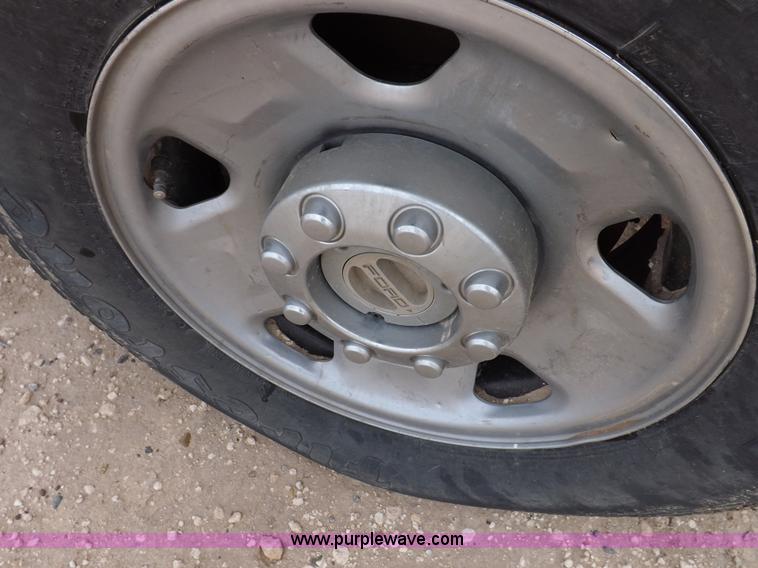 image for item K3086 2005 Ford F250 Super Duty XLT SuperCab pickup truck