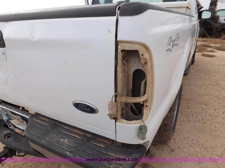 image for item K3086 2005 Ford F250 Super Duty XLT SuperCab pickup truck