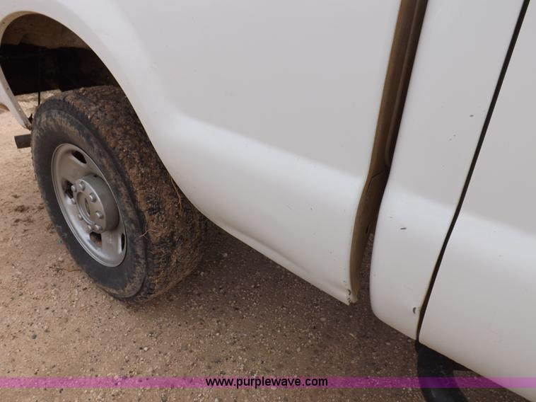 image for item K3086 2005 Ford F250 Super Duty XLT SuperCab pickup truck