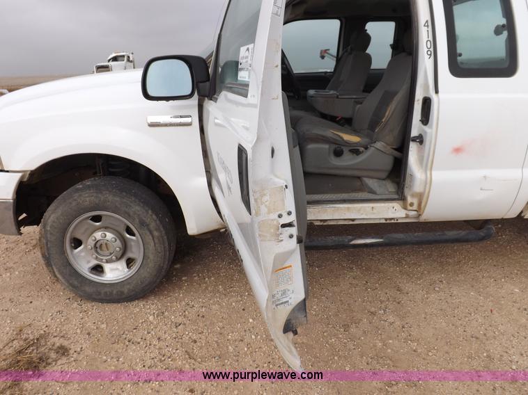 image for item K3086 2005 Ford F250 Super Duty XLT SuperCab pickup truck
