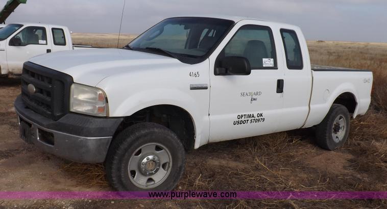 image for item K3087 2006 Ford F250 Super Duty XL pickup truck