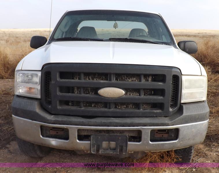image for item K3087 2006 Ford F250 Super Duty XL pickup truck