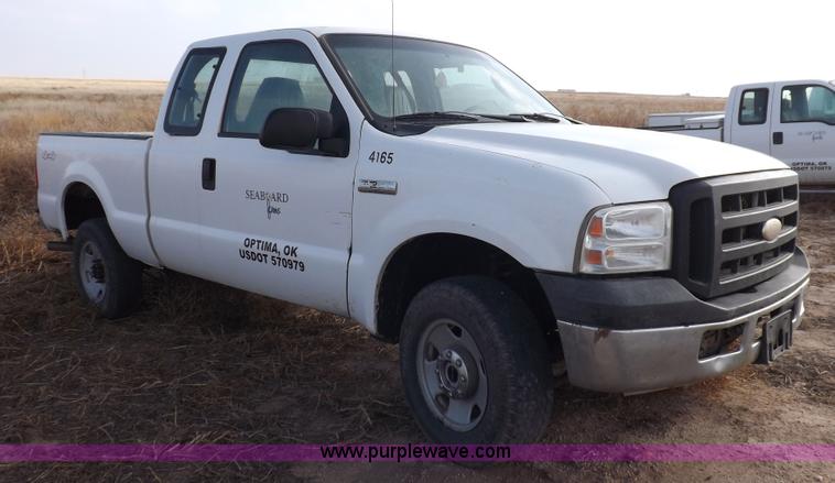 image for item K3087 2006 Ford F250 Super Duty XL pickup truck