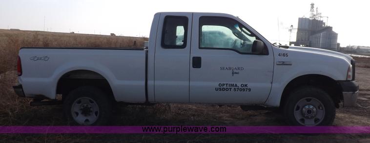 image for item K3087 2006 Ford F250 Super Duty XL pickup truck