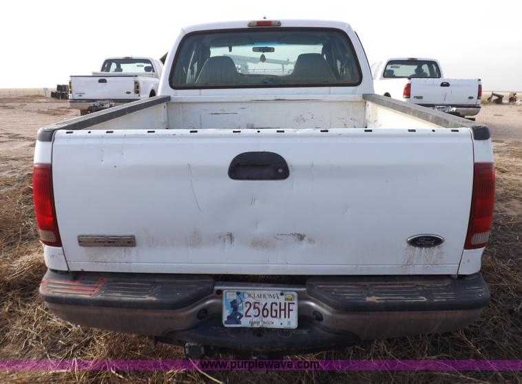 image for item K3087 2006 Ford F250 Super Duty XL pickup truck