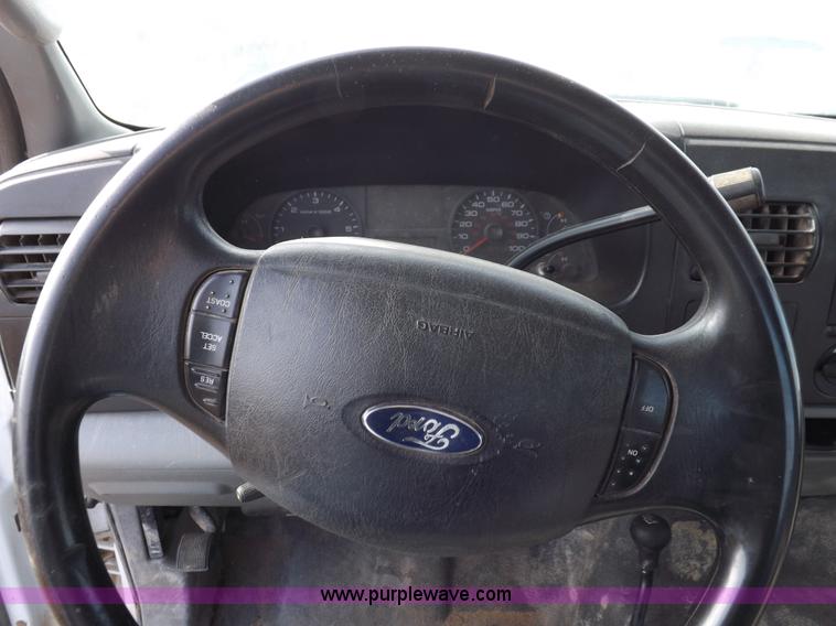 image for item K3087 2006 Ford F250 Super Duty XL pickup truck