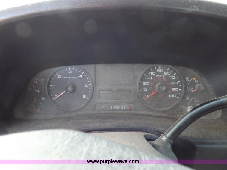 image for item K3087 2006 Ford F250 Super Duty XL pickup truck