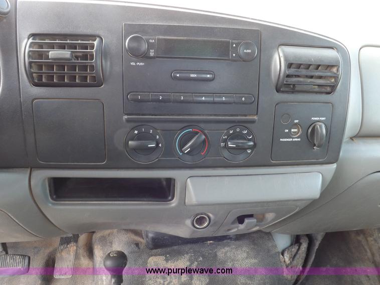 image for item K3087 2006 Ford F250 Super Duty XL pickup truck