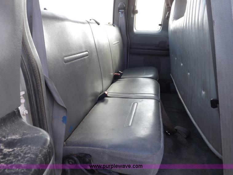 image for item K3087 2006 Ford F250 Super Duty XL pickup truck