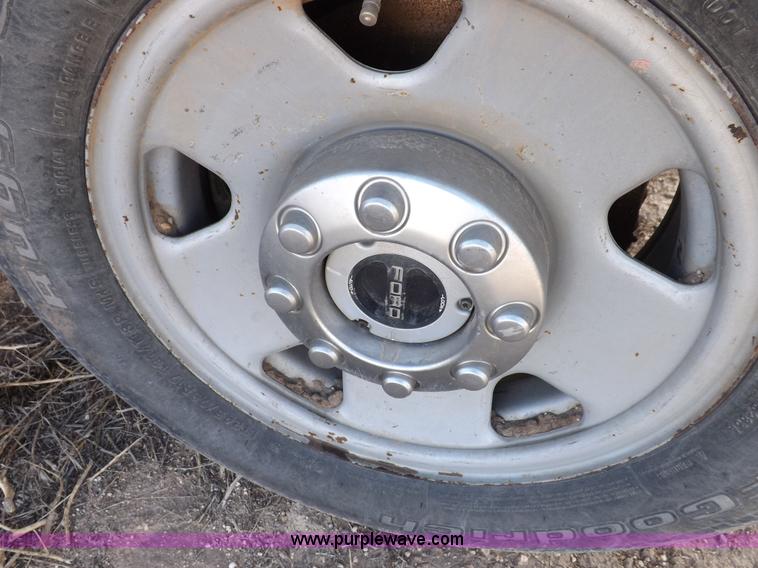 image for item K3087 2006 Ford F250 Super Duty XL pickup truck