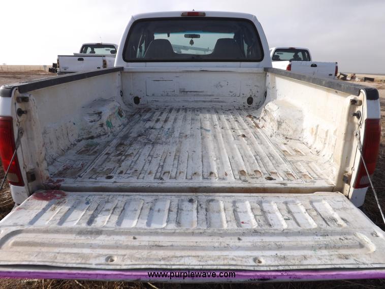 image for item K3087 2006 Ford F250 Super Duty XL pickup truck