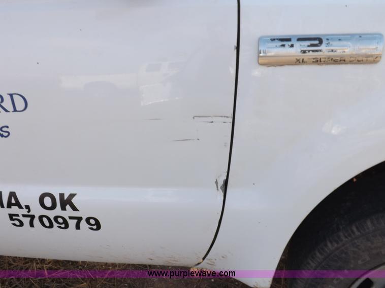 image for item K3087 2006 Ford F250 Super Duty XL pickup truck